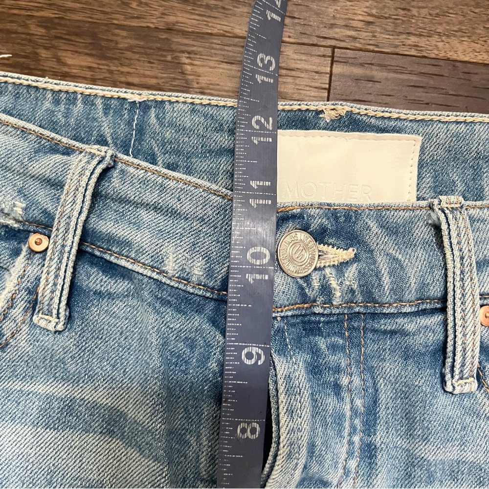 Mother Denim the Tomcat distressed lighter wash “the confession” jeans 27 - Picture 9 of 13